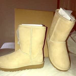 UGG Women’s Classic Short ll Winter Boot